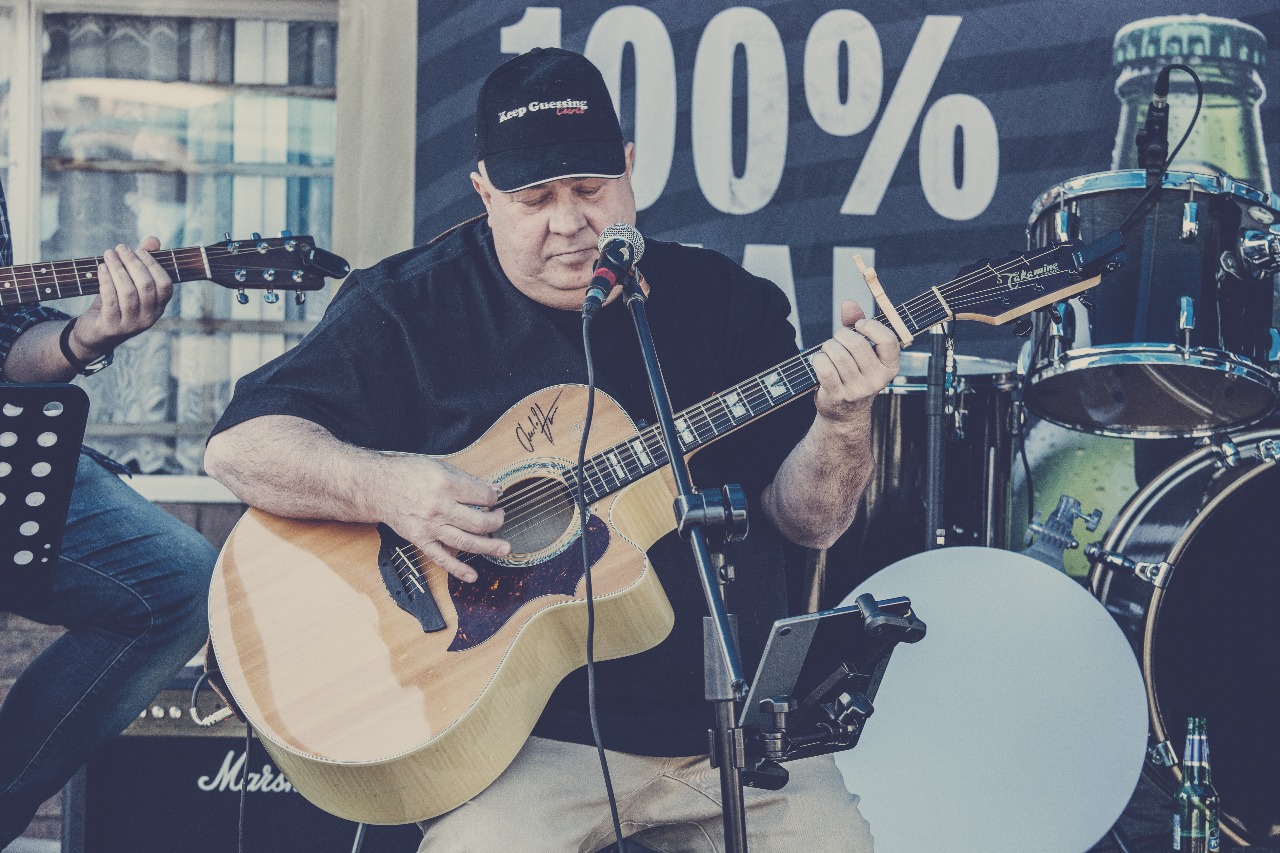 Give Me Love by Charlie Harris delivers powerful vocals and acoustic warmth as a Powerplay